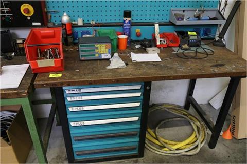 Workbench with drawers