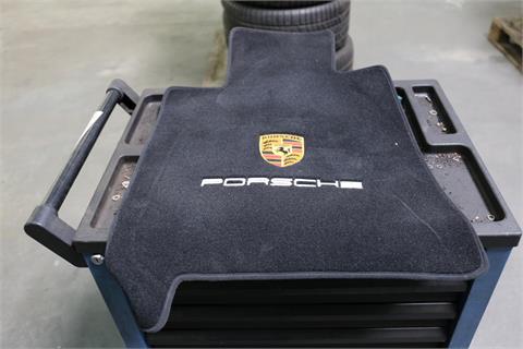Fußmatte mit Porscheemblem