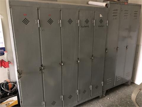 Lot of sheet metal lockers