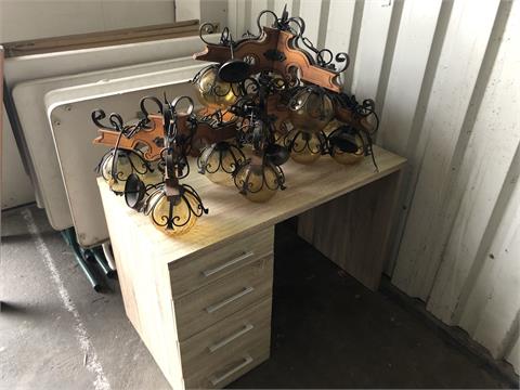 Lot of hanging lamps